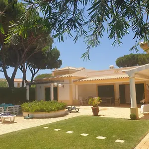 the-pinewood-villa.hotelaalgarve.com/